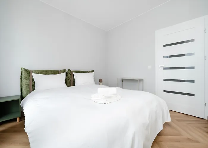 Wolczanska Pleasant By Bookinghost *