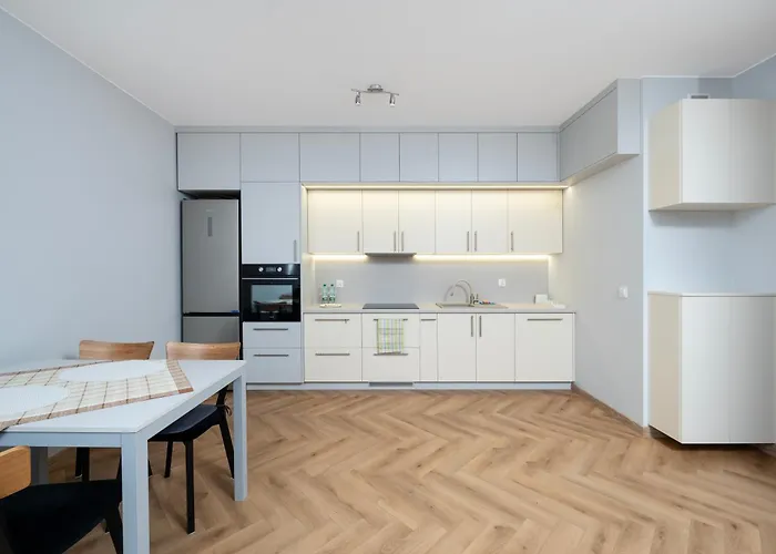 Wolczanska Pleasant By Bookinghost * Łódź