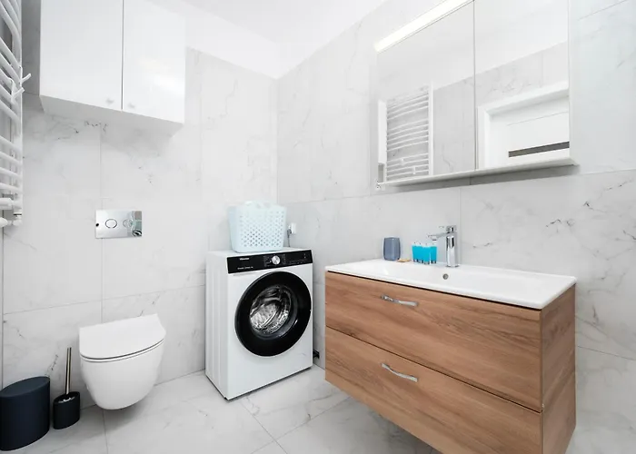 Wolczanska Pleasant By Bookinghost Łódź