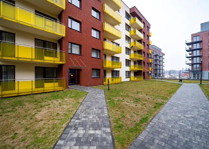 Wolczanska Pleasant By Bookinghost * Łódź