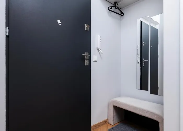 Wolczanska Pleasant By Bookinghost * Łódź